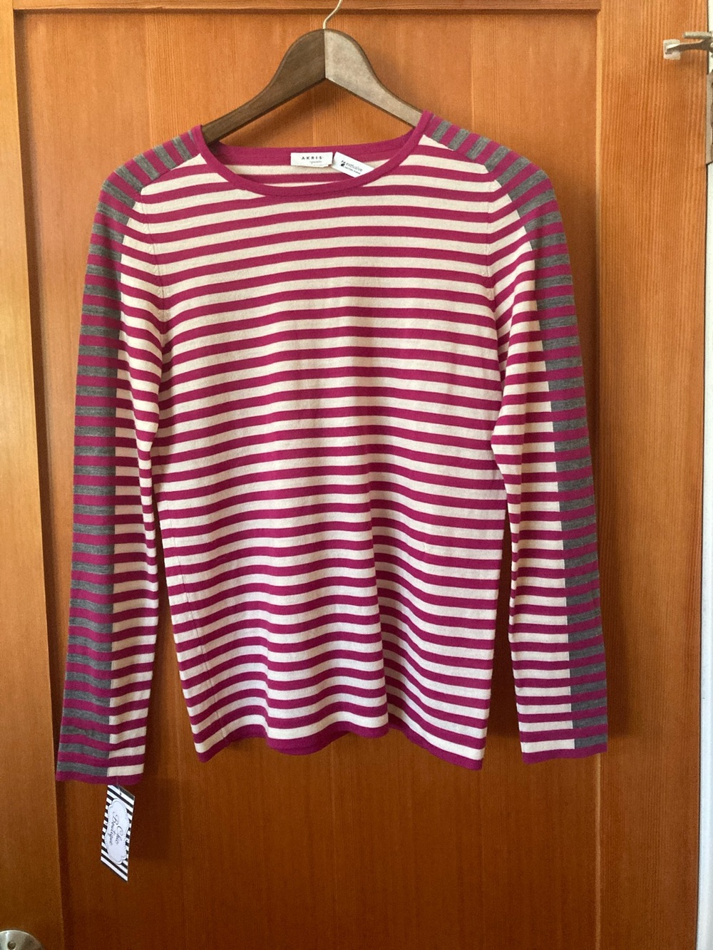 Akris Size 4 Striped Crewneck Sweater in Fuchsia and Cream